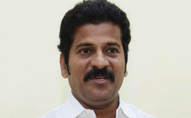 Revanth Reddy React రేవంత్కు అరెస్ట్ భయం..! | Revanth Reddy Reaction Over IT Raids | Sakshi