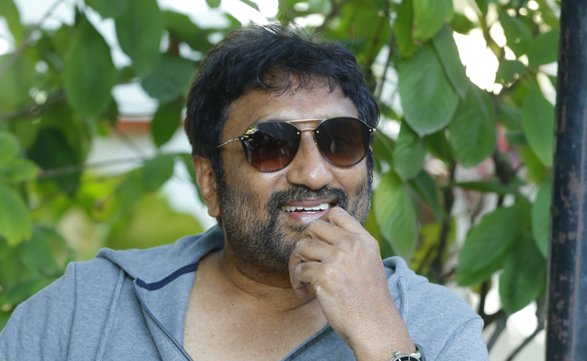 ఏ హీరోను, నిర్మాతనూ ఇబ్బంది పెట్టలేదు! | Special chit chat with ...