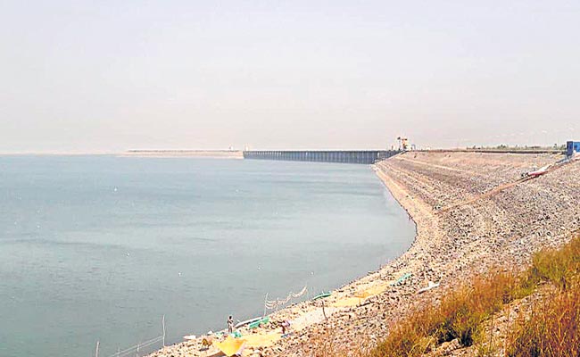 డెడ్‌ స్టోరేజీ చేరువలో ఎస్సారెస్పీ | Water Level Hits Dead Storage In