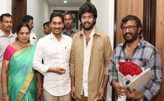 సీఎం జగన్‌ ఆశీస్సులతో ‘ఆటో రజని’ | Auto Rajini Movie Team Takes ...