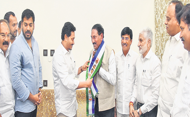 వైఎస్సార్‌సీపీలోకి బీద మస్తాన్‌రావు | Beeda Masthan Rao Joins YSRCP in ...