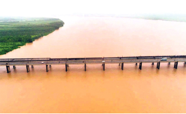 16 లక్షల క్యూసెక్కులు దాటిన వరద ఉధృతి | Godavari River Water Levels ...