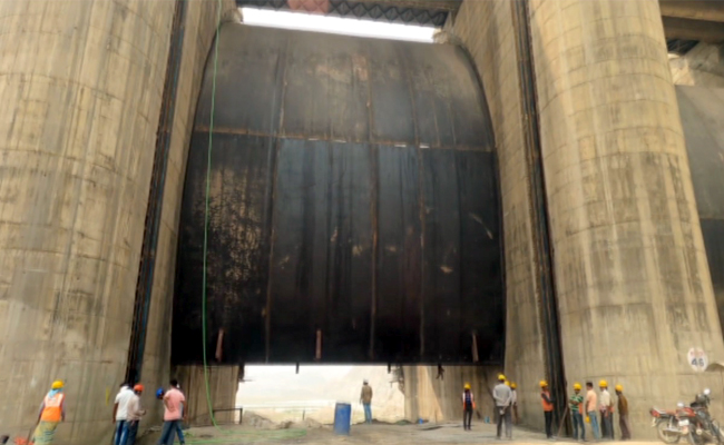 పోలవరం ప్రాజెక్టు: మరో కీలక అంకం పూర్తి.. | Trial Run Of Polavaram ...