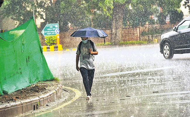 కాకినాడ తీరంలో అల్పపీడనం | Rain forecast for two days in Andhra Pradesh ...