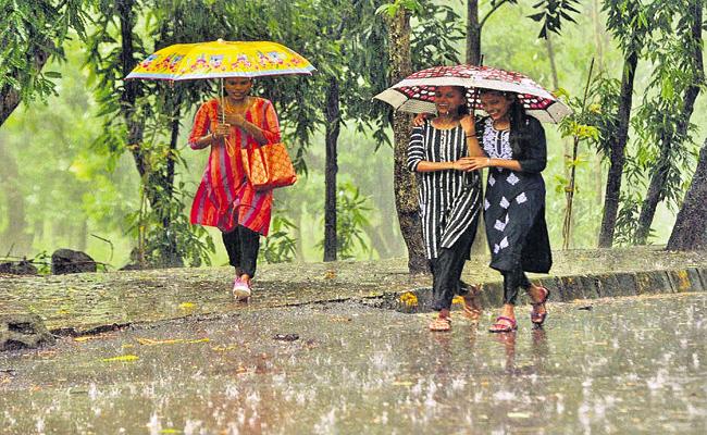 బంగాళాఖాతంలో అల్పపీడనం! | Rain forecast for two days in Andhra Pradesh ...