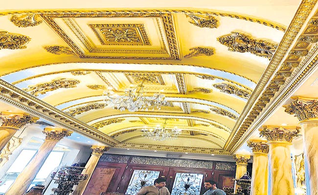 నీ ఇల్లు బంగారం గానూ! | Luxury Interior Home With 24 Carat Gold Leafing ...