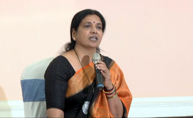 Jeevitha Raja MAA Elections 2021: Jeevitha Rajasekhar Comments On Naresh | Jeevitha ...