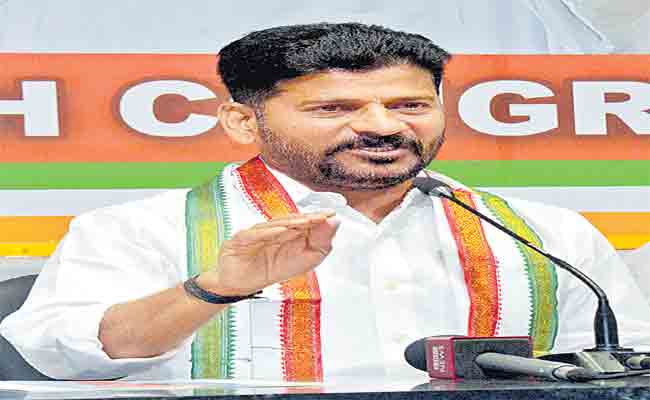 సీఎం ఢిల్లీ వెళ్లి ఏం తెచ్చారు? | Revanth Reddy Slams KCR Over Delhi ...