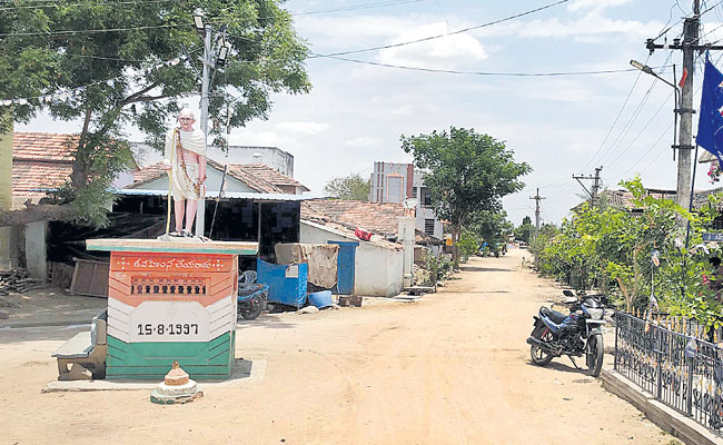 వరికోత.. ఊరినే కోసింది.. | Nizamabad: Thorthy Village Divided in Two ...