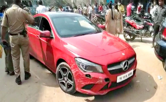 Car Accident Today In Hyderabad: Drunk Woman Creates Ruckus With Car On ...
