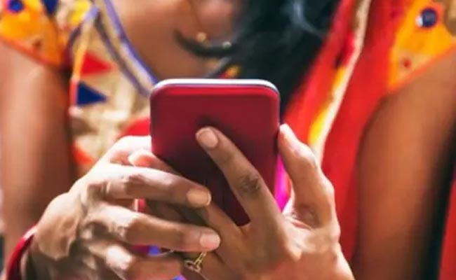 Mathava Kumar Chat భర్త అనుకుని వేరే వ్యక్తితో ఛాటింగ్.. ఫొటోలూ పంపింది! | Woman Chats ...