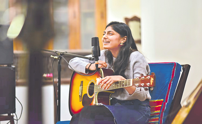 యంగ్‌ టాలెంట్‌: మధుర స్వర రాగ మీరా | Meera Desai, it was being a singer ...