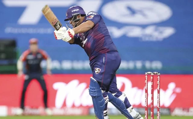 Azem Khan R10 యూఏఈ టీ20 లీగ్లో అజం ఖాన్.. తొలి పాక్ ఆటగాడిగా! | Azam Khan becomes ...
