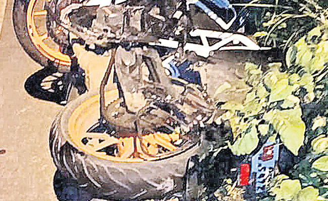 Two Engineering Students Died In Road Accident At Guntur, Details ...