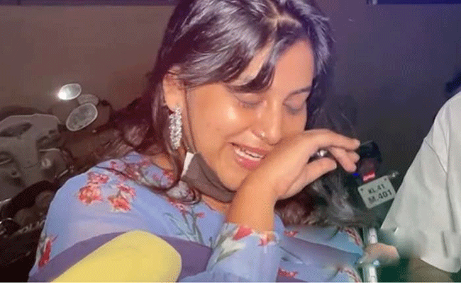 Malayalam Actress Anna Rajan Locked Inside Office By Telecom Company ...