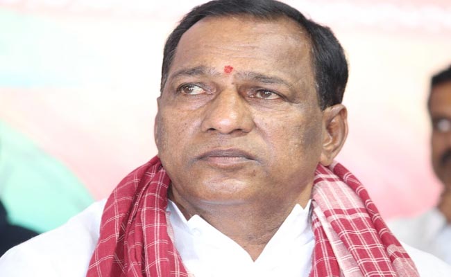 మంత్రి మల్లారెడ్డి సంస్థలపై ఐటీ సోదాలు.. అర్ధరాత్రి హైడ్రామా | IT ...