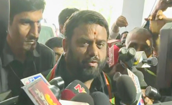 Pilot Rohit Reddy House Tandur MLA Pilot Rohit Reddy Attended The ED Interrogation - Sakshi