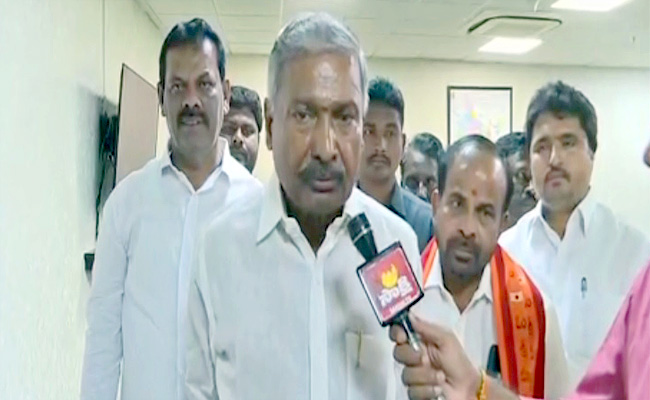 టీడీపీలో చేరే ఎమ్మెల్యేలు బావిలో దూకినట్టే: మంత్రి పెద్దిరెడ్డి ...