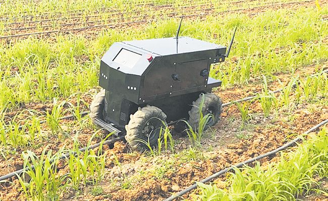 Soil Robotics ఇక.. రోబో సేద్యం | Aid in cultivation of crops in dry soils with Robot ...