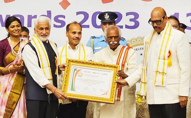 సంసద్ రత్న అందుకున్న విజయసాయి రెడ్డి | Vijayasai Reddy received Sansad ...
