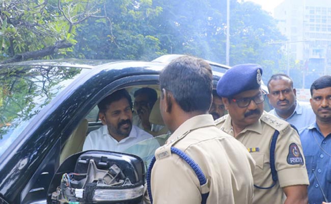 Prashant Reddy Police Video: కొత్త సచివాలయానికి రేవంత్ రెడ్డి.. అడ్డుకున్న పోలీసులు | Police ...
