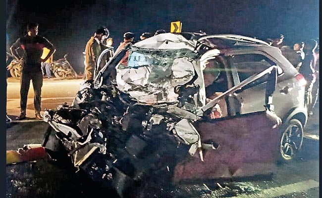 RTC Bus And Car Collide In Prakasam District: 4 Dead, 2 Injured - Sakshi