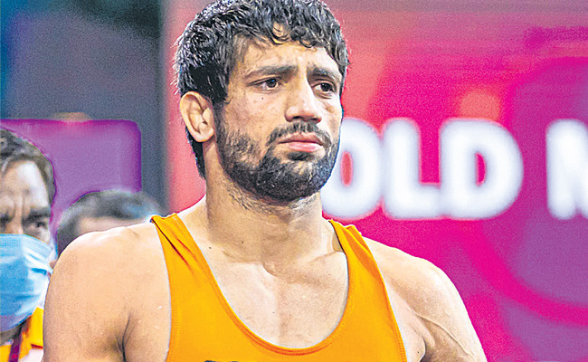 Shock For Wrestler Ravi Dahiya - Sakshi
