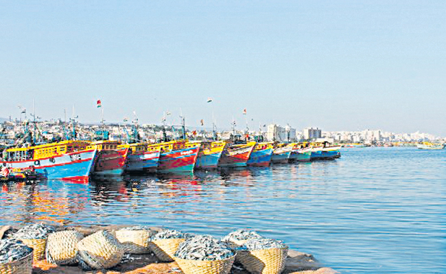 మరో ఫిషింగ్‌ హార్బర్‌ | Another fishing harbor in Andhra Pradesh | Sakshi