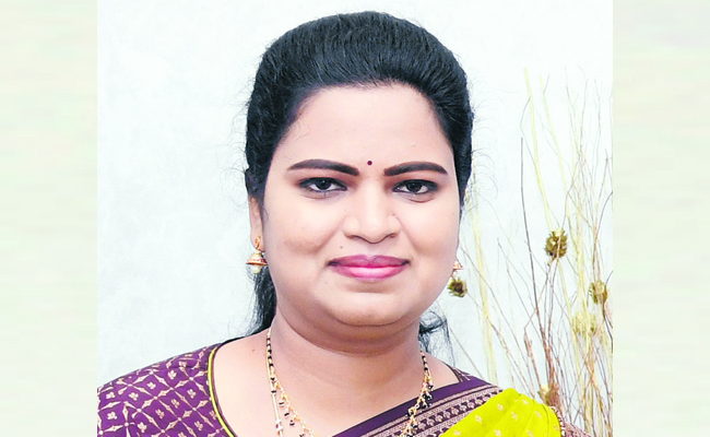 Vidatha Rajini ఐదు వైద్య కళాశాలల్లో అన్ని పోస్టులు భర్తీ చేయండి | Vidadala Rajini ...