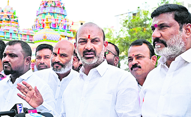 Bandi Rajesh మీకు, కేసీఆర్కు తేడా ఏముంది? | Bandi Sanjay Comments On Congress Party ...