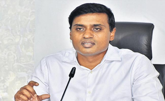 పవన్‌ను పట్టించుకోవాల్సిన పనిలేదు: మిథున్‌ రెడ్డి | YSRCP MP Mithun ...