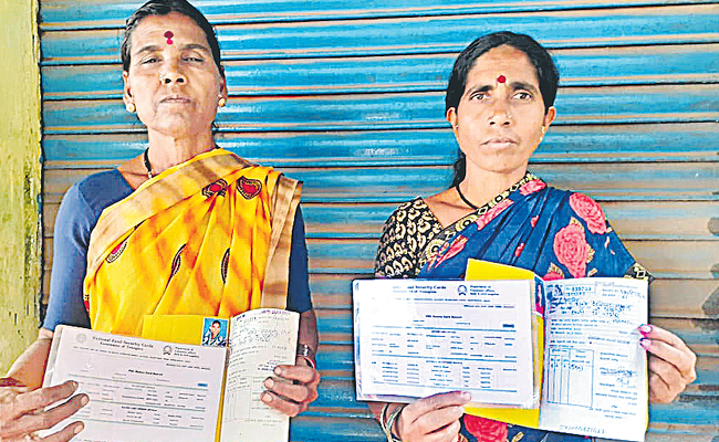 ‘మహా’ ఎన్నికల్లో మన ఓటర్లు | 4 polling stations for people of border ...