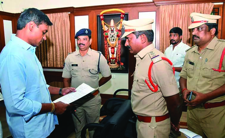 ఎంపీ మిథున్, ఎమ్మెల్యే పెద్దిరెడ్డిలపై ఆంక్షలు | Political tensions ...