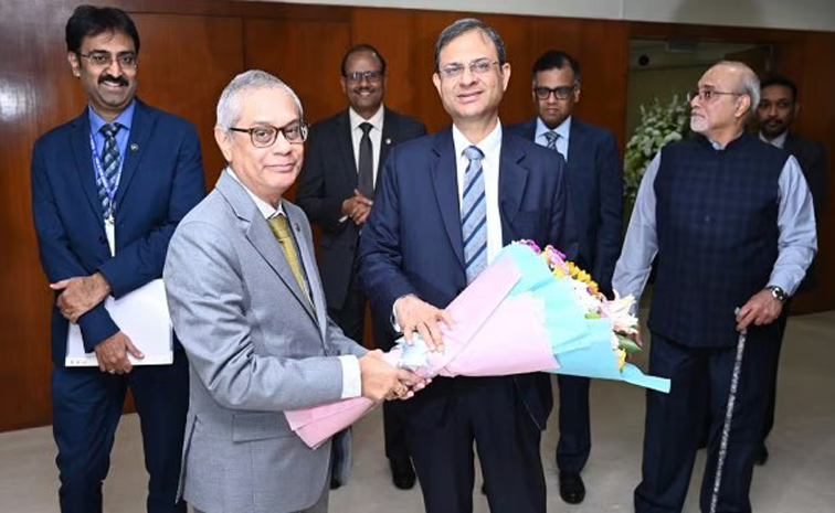 సారొచ్చారు.. ఆర్‌బీఐ గవర్నర్‌గా సంజయ్‌ మల్హోత్రా బాధ్యతలు | newly ...