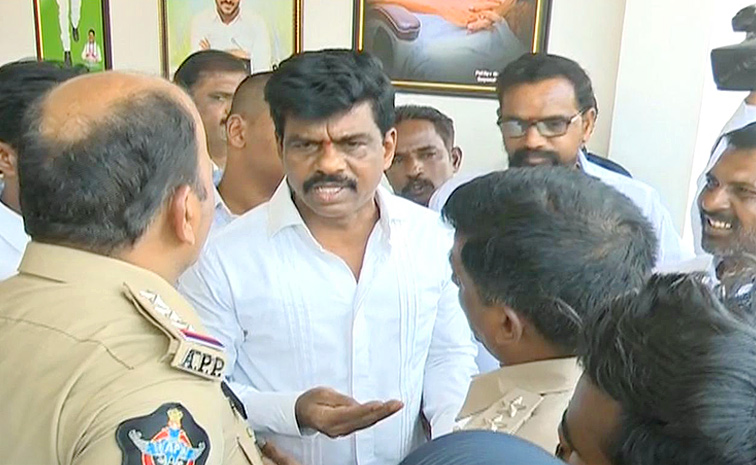 రాప్తాడులో ఉద్రిక్తత.. గోరంట్ల మాధవ్‌తో పోలీసుల ఓవరాక్షన్‌ | AP Police ...