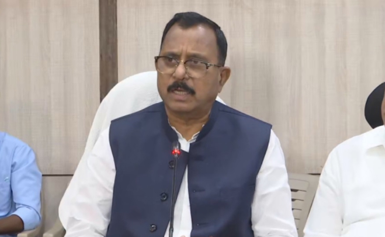 ‘మీరు అమ్మిన భూములను మేము వెనక్కి తీసుకోవాలా?’ | Congress MP Mallu Ravi ...