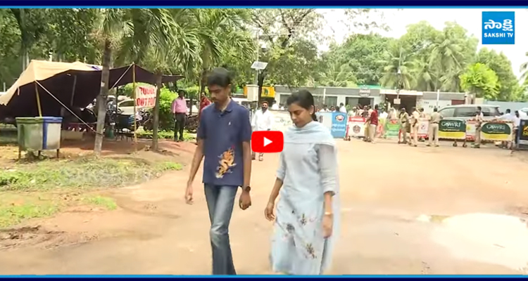 Mithun Reddy Family జైల్లో ఎంపీ మిథున్ రెడ్డిని కలిసిన భార్య, కొడుకు | Wife & Son Meet MP ...