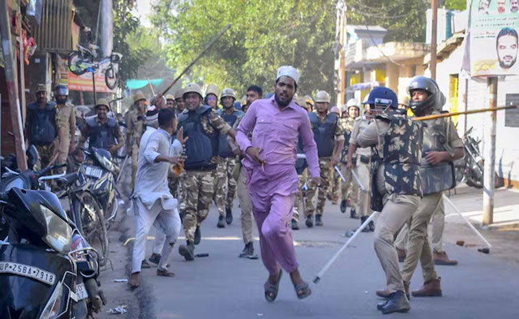 Congress Rally Rai Bareilly ‘ఐ లవ్ మహ్మద్’ ర్యాలీ వివాదం | Violence Erupts In Bareilly After 'I ...
