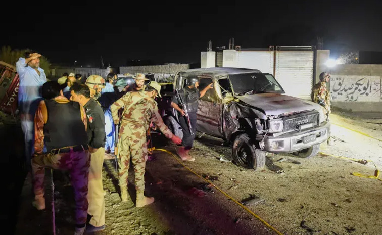 Pakistan: ర్యాలీలో బాంబు పేలుడు.. 14 మంది మృతి | 14 Killed In Blast At ...