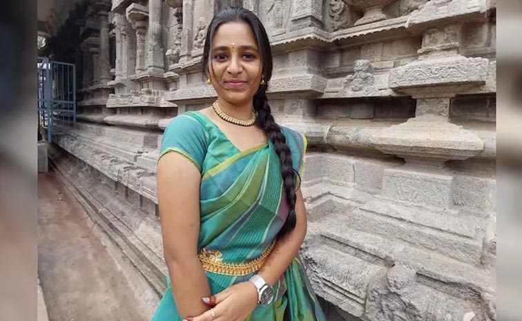 అయ్యో.. యామిని! | 20-Year-Old Student Yamini Priya Killed in Broad ...