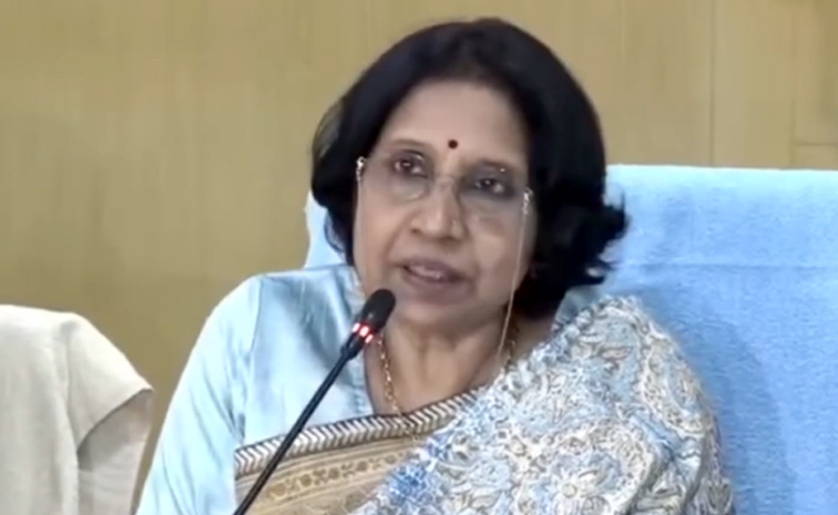 సీఎం రేవంత్‌పై ఫిర్యాదును పరిశీలిస్తున్నాం: ఎస్‌ఈసీ రాణి కుమిదిని | SEC ...