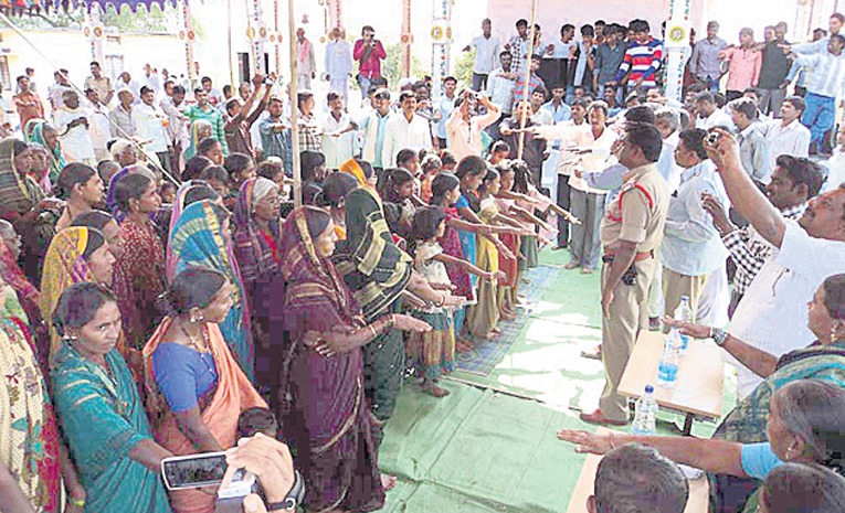 12 ఏళ్లుగా సుక్క ముట్టని ఆదర్శ గ్రామాలు