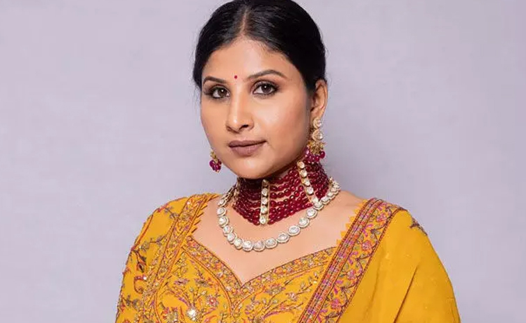 కొన్ని దుష్టశక్తులు నాపై కుట్ర: సింగర్ మంగ్లీ మరో పోస్ట్