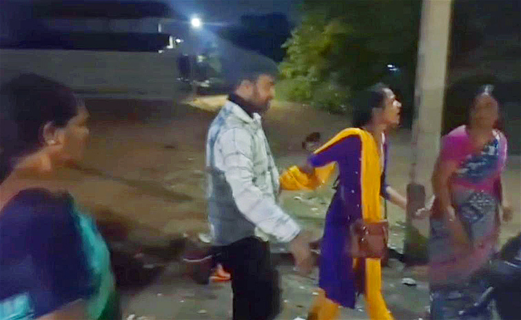 భర్త అక్రమ సంబంధం.. బట్టబయలు చేసిన భార్య!