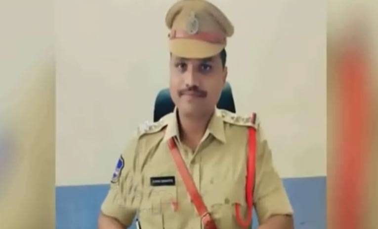 ఇంట్లోకెళ్ళి బలవంతంగా మహిళపై ఎస్సై లైంగికదాడి..!