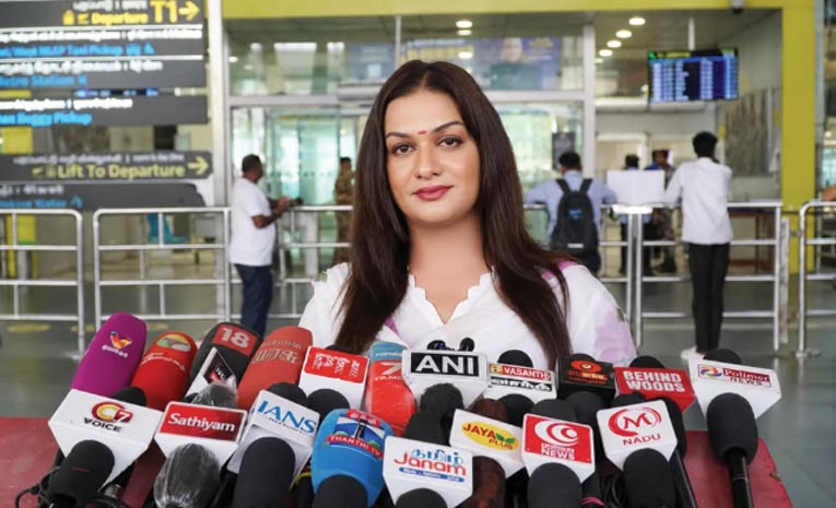 రీల్స్ వ్యామోహం వదిలి హామీలు నెరవేర్చండి
