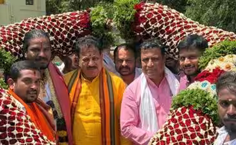 రౌడీషీటర్ బర్త్ డే పార్టీలో బీజేపీ ఎమ్మెల్యే సందడి