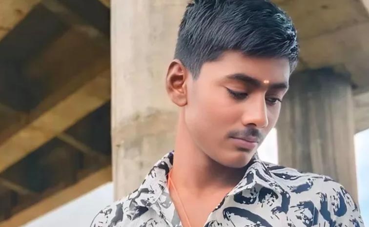 బస్సులోంచి తెగిపడిన తల