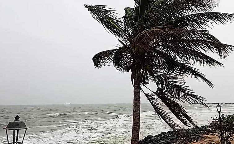 ఉత్తర ఒడిశా దగ్గర తీరాన్ని దాటిన వాయుగుండం