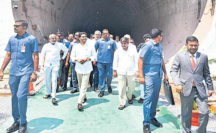 ‘వెలిగొండ’లో క్రెడిట్‌ చోరీ